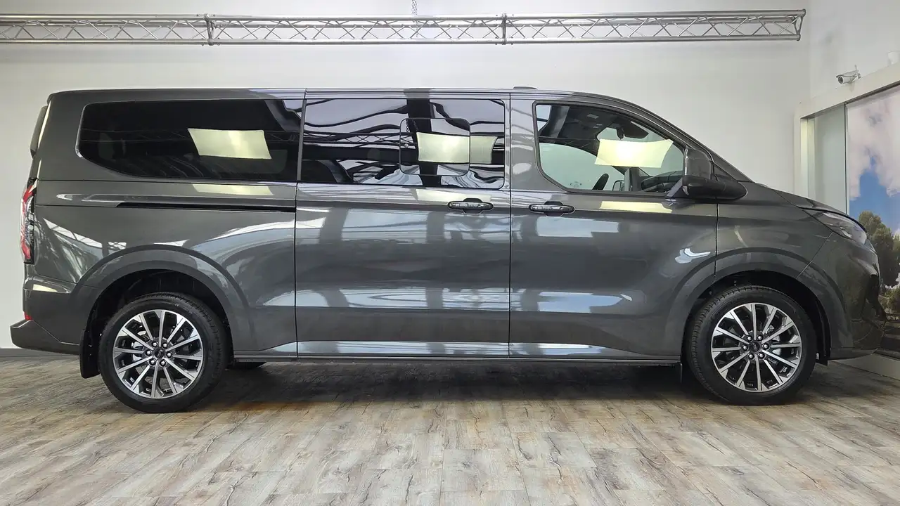 Ford Tourneo 4