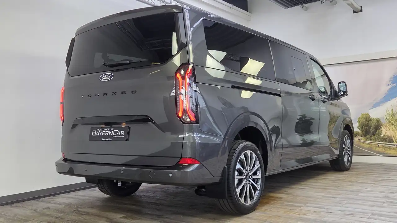 Ford Tourneo 6