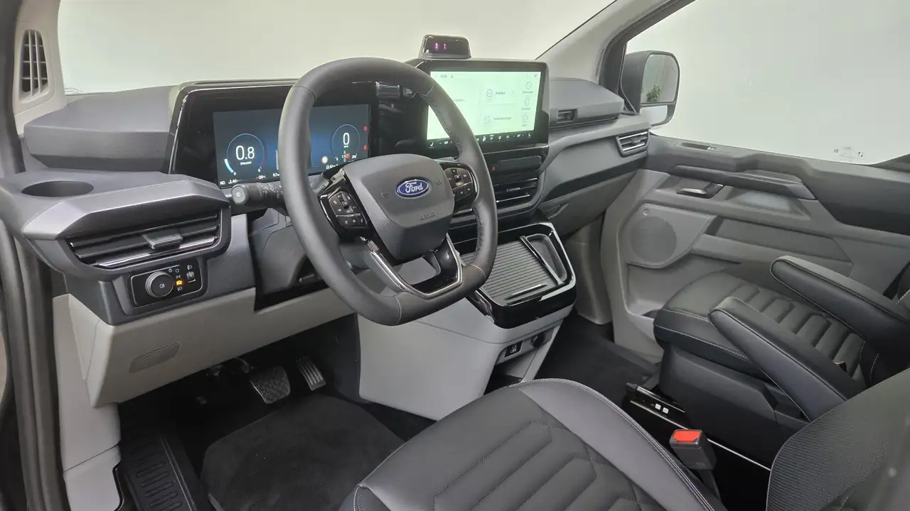 Ford Tourneo 8