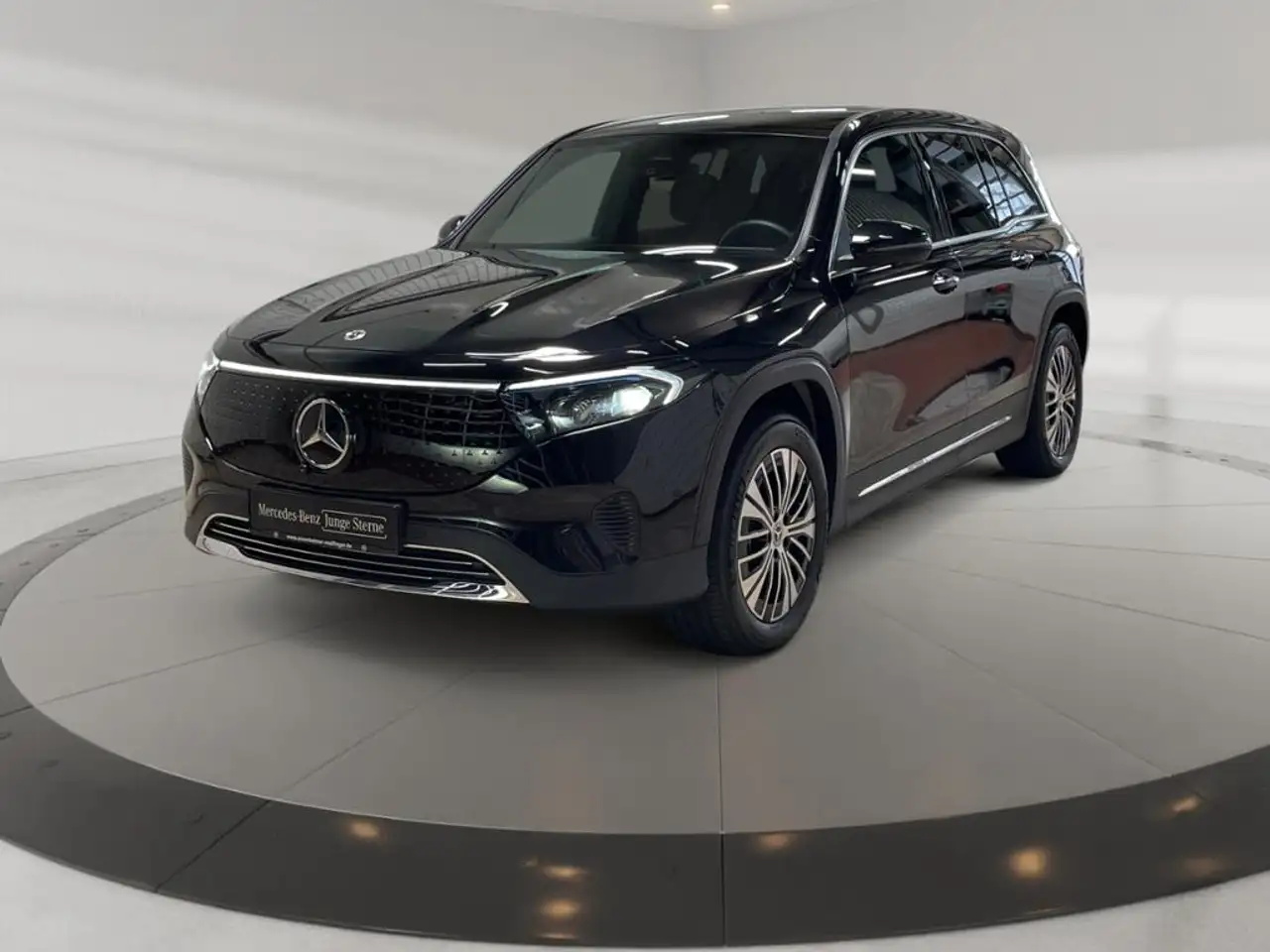 Mercedes-Benz EQB 300 2
