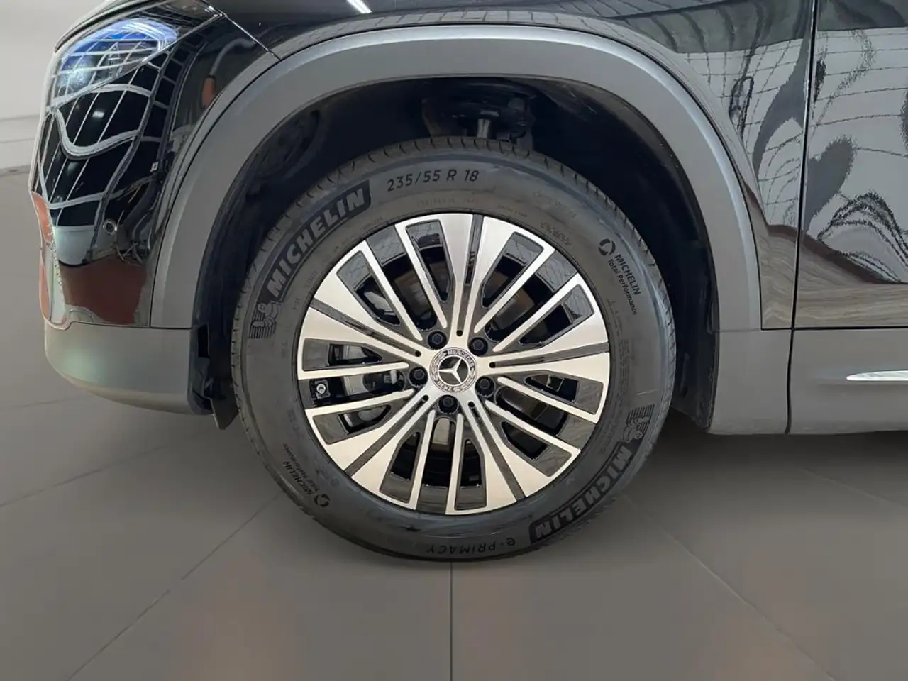 Mercedes-Benz EQB 300 7