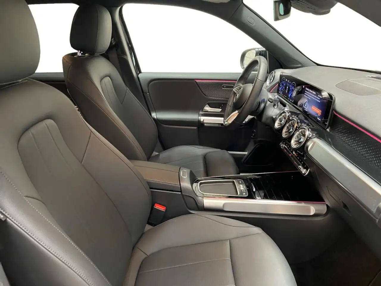 Mercedes-Benz EQB 300 9