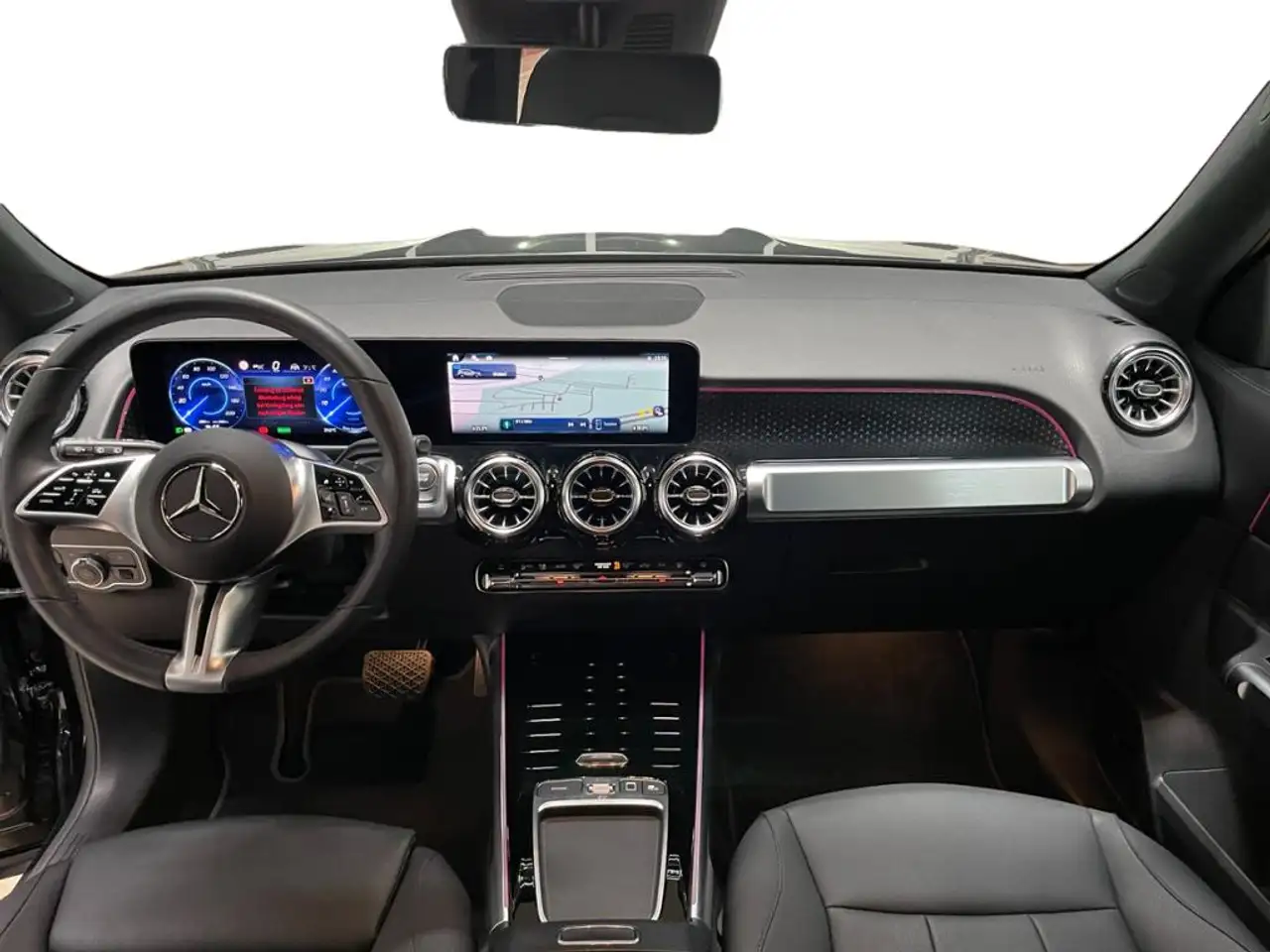 Mercedes-Benz EQB 300 11