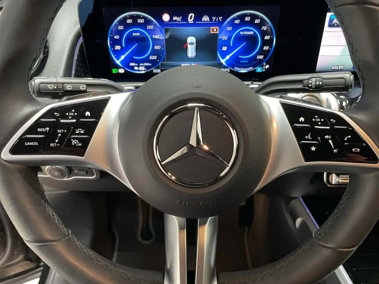 Mercedes-Benz EQB 300 12