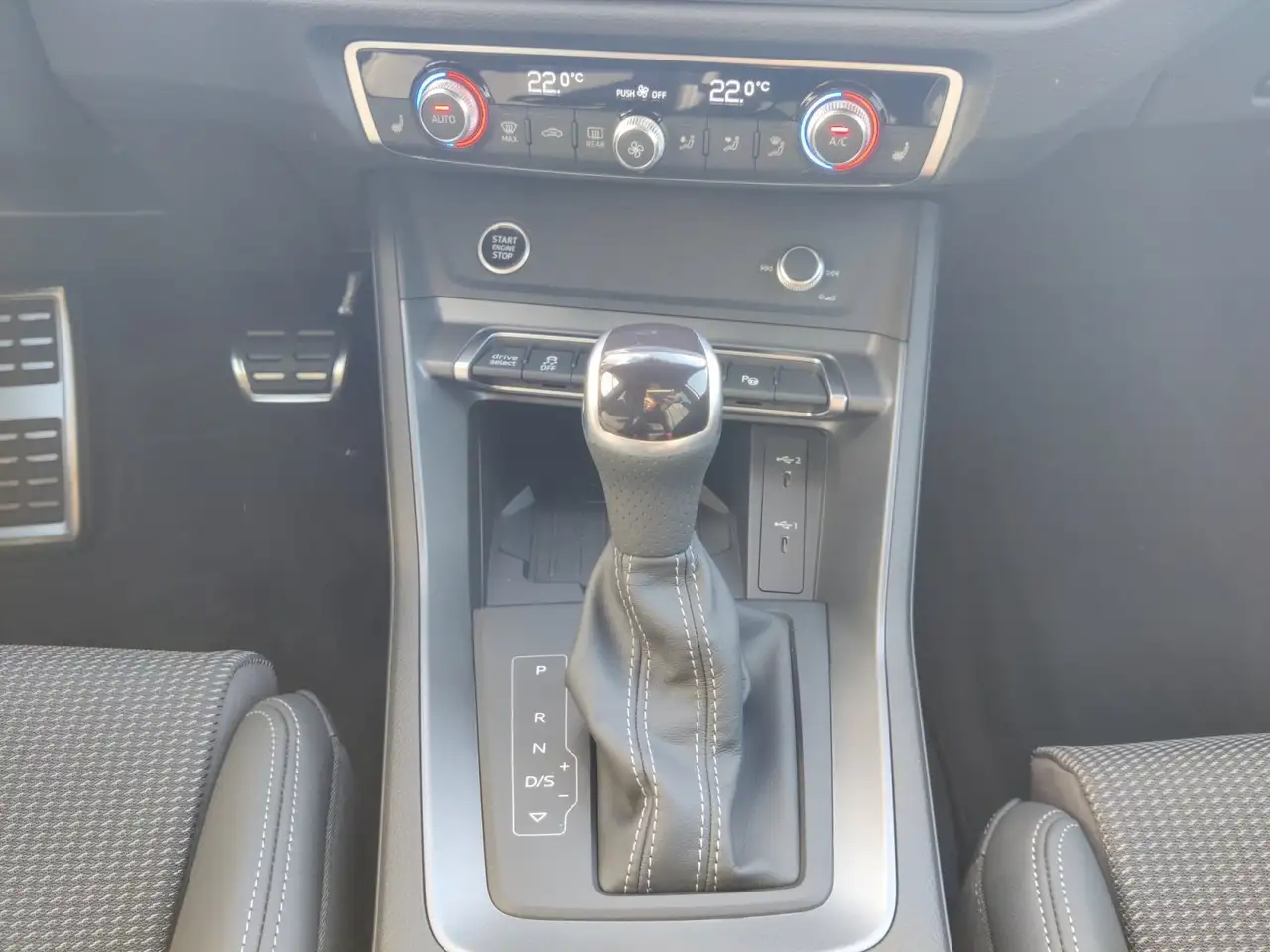 Audi Q3 10
