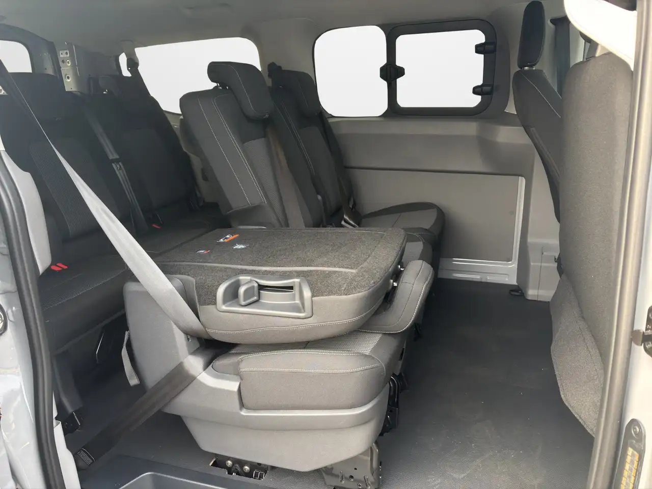 Volkswagen T7 Transporter 11