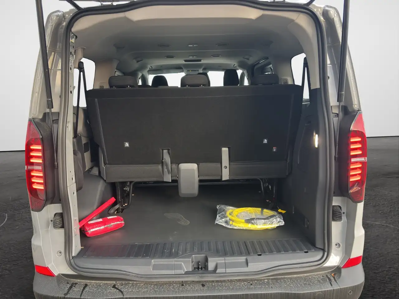 Volkswagen T7 Transporter 12