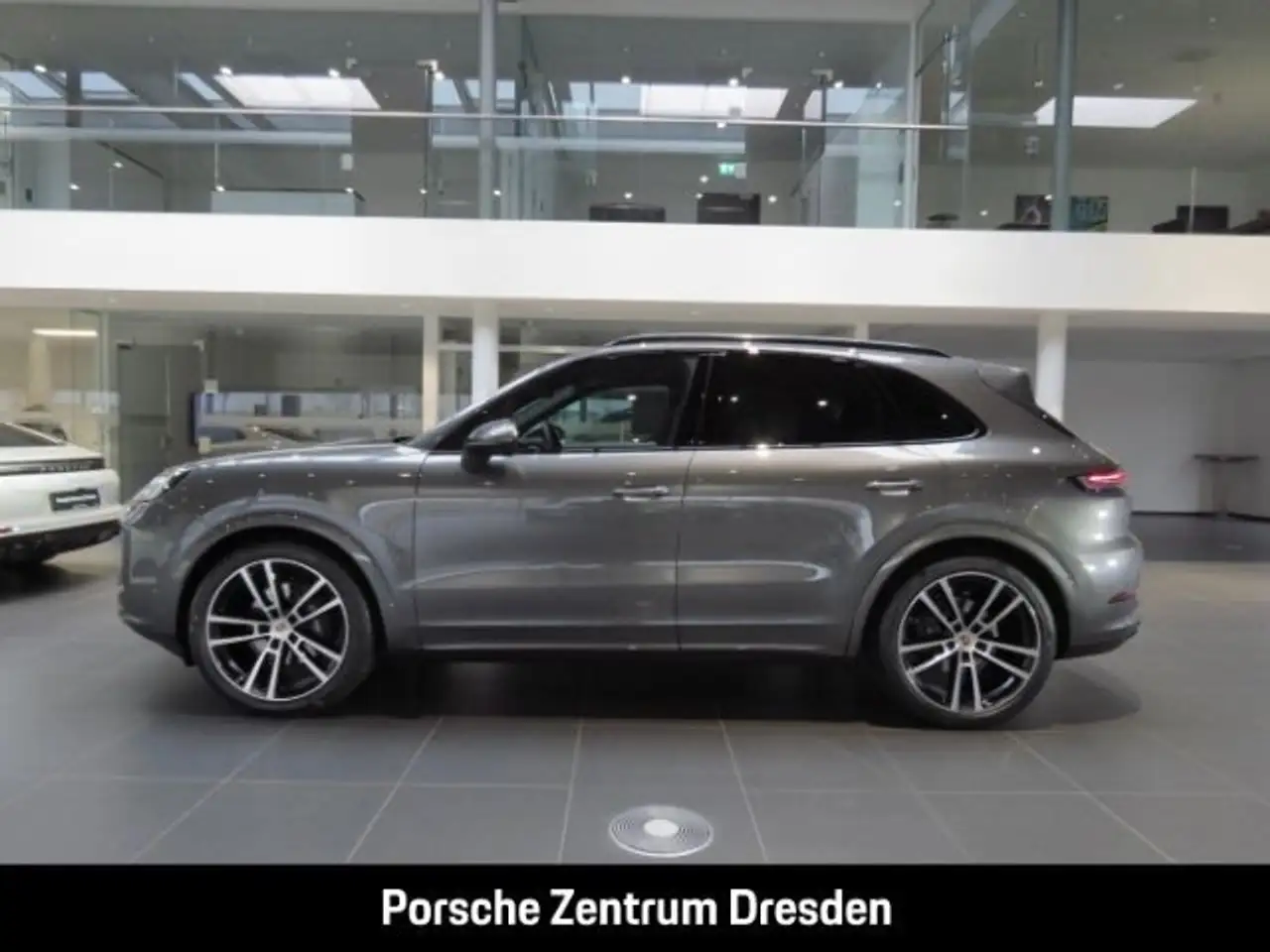 Porsche Cayenne 2