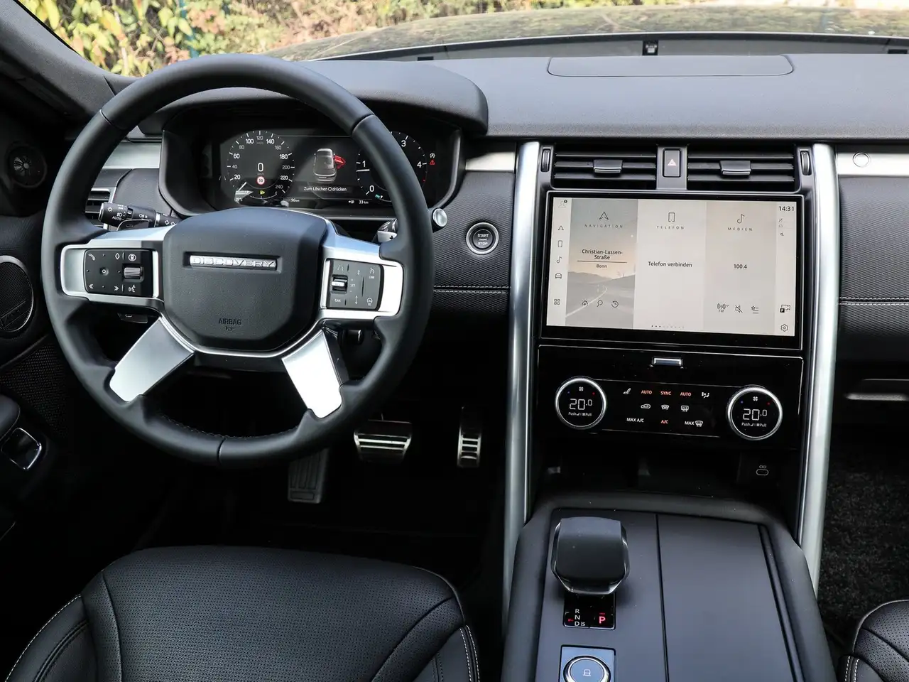 Land Rover Discovery 5 4