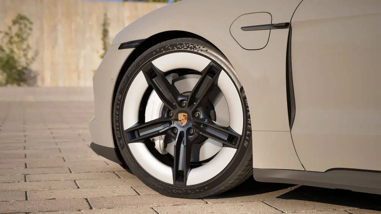 Porsche Taycan 5