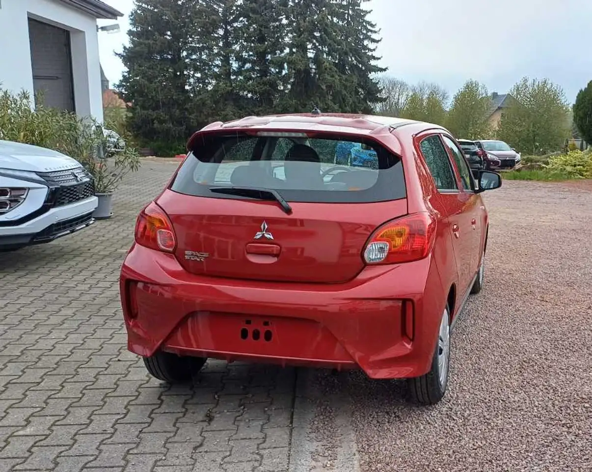 Mitsubishi Space 4