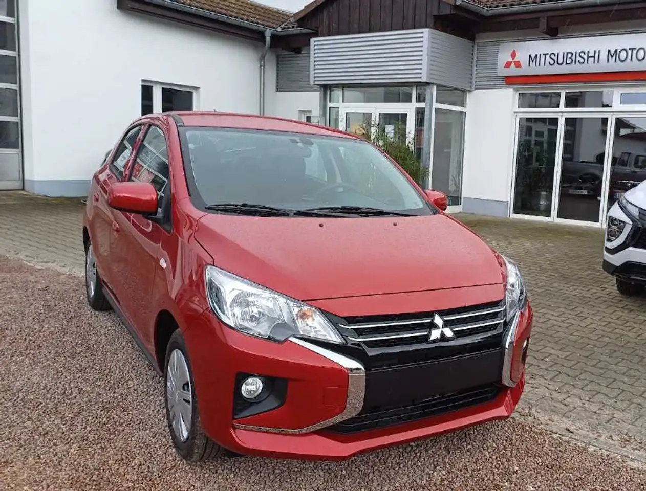 Mitsubishi Space 6