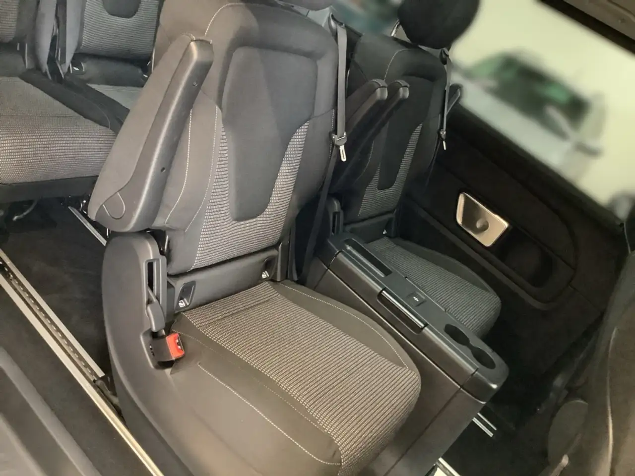 Mercedes-Benz V 300 12