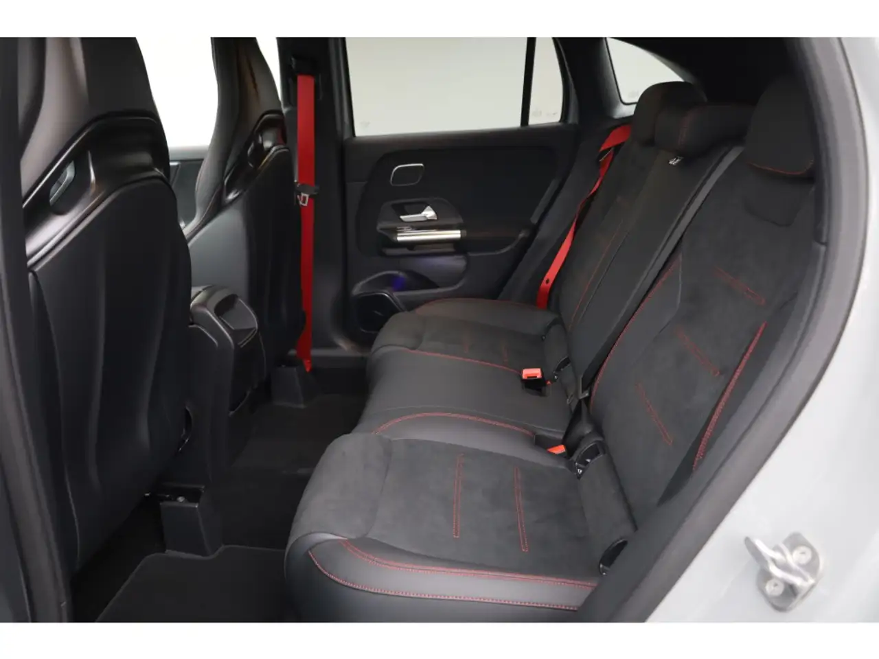 Mercedes-Benz GLA 35 13