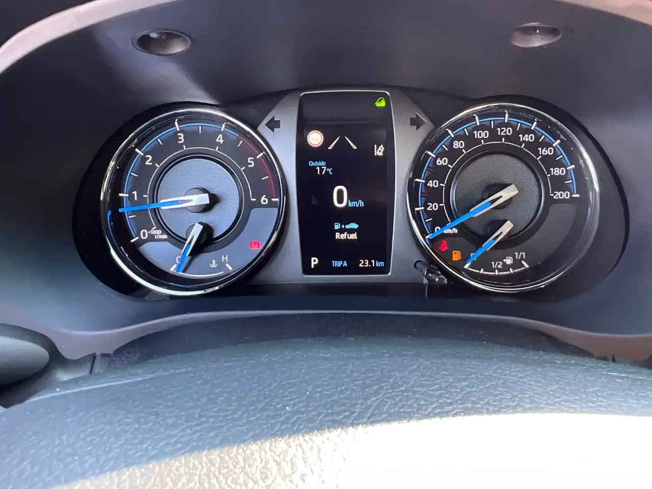 Toyota Hilux 16