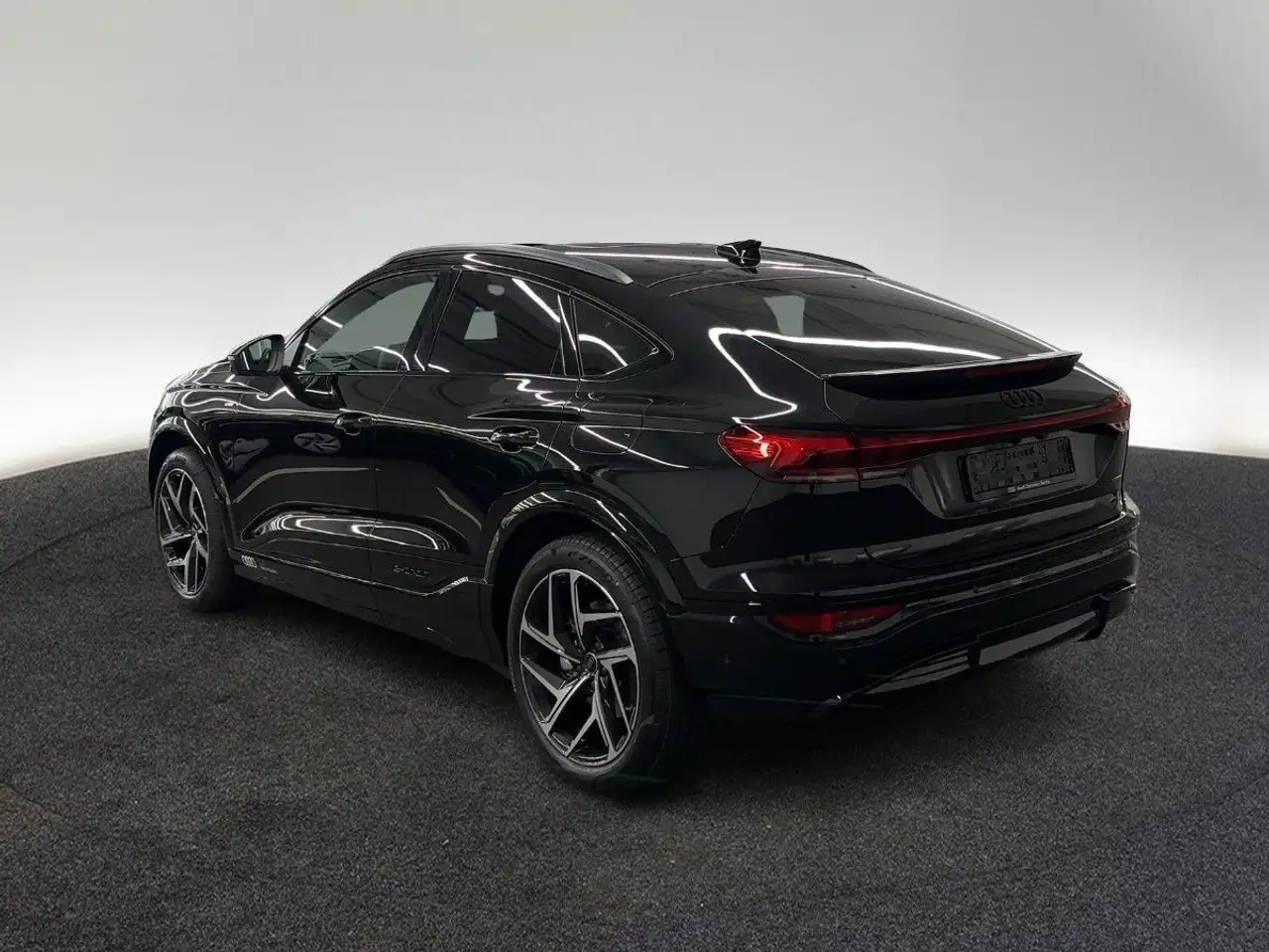 Audi Q6 4
