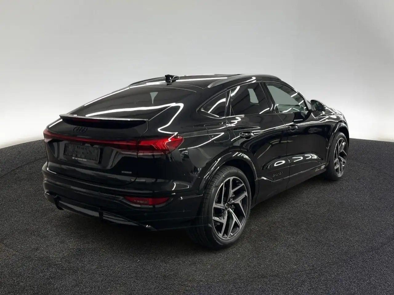 Audi Q6 6