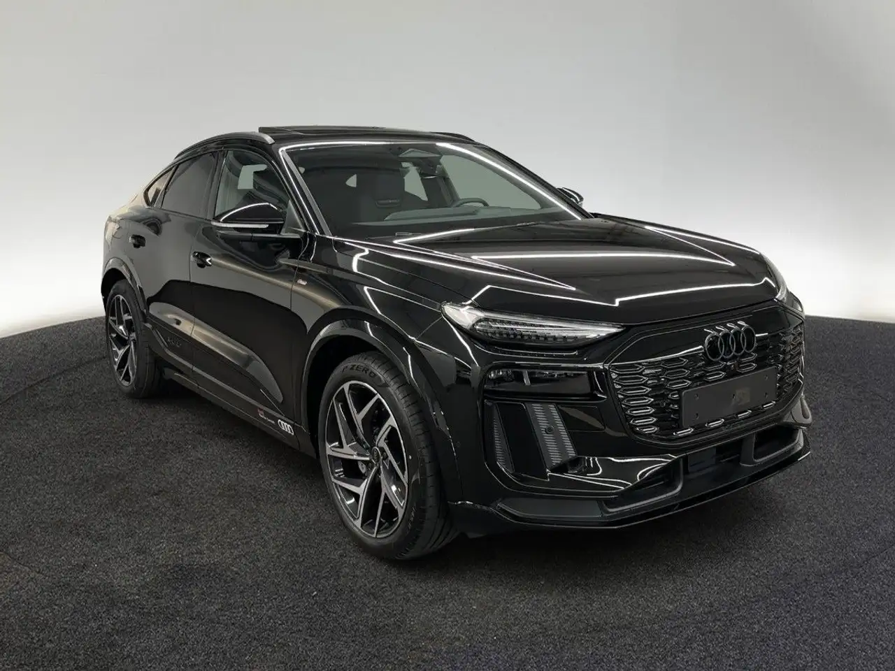 Audi Q6 8
