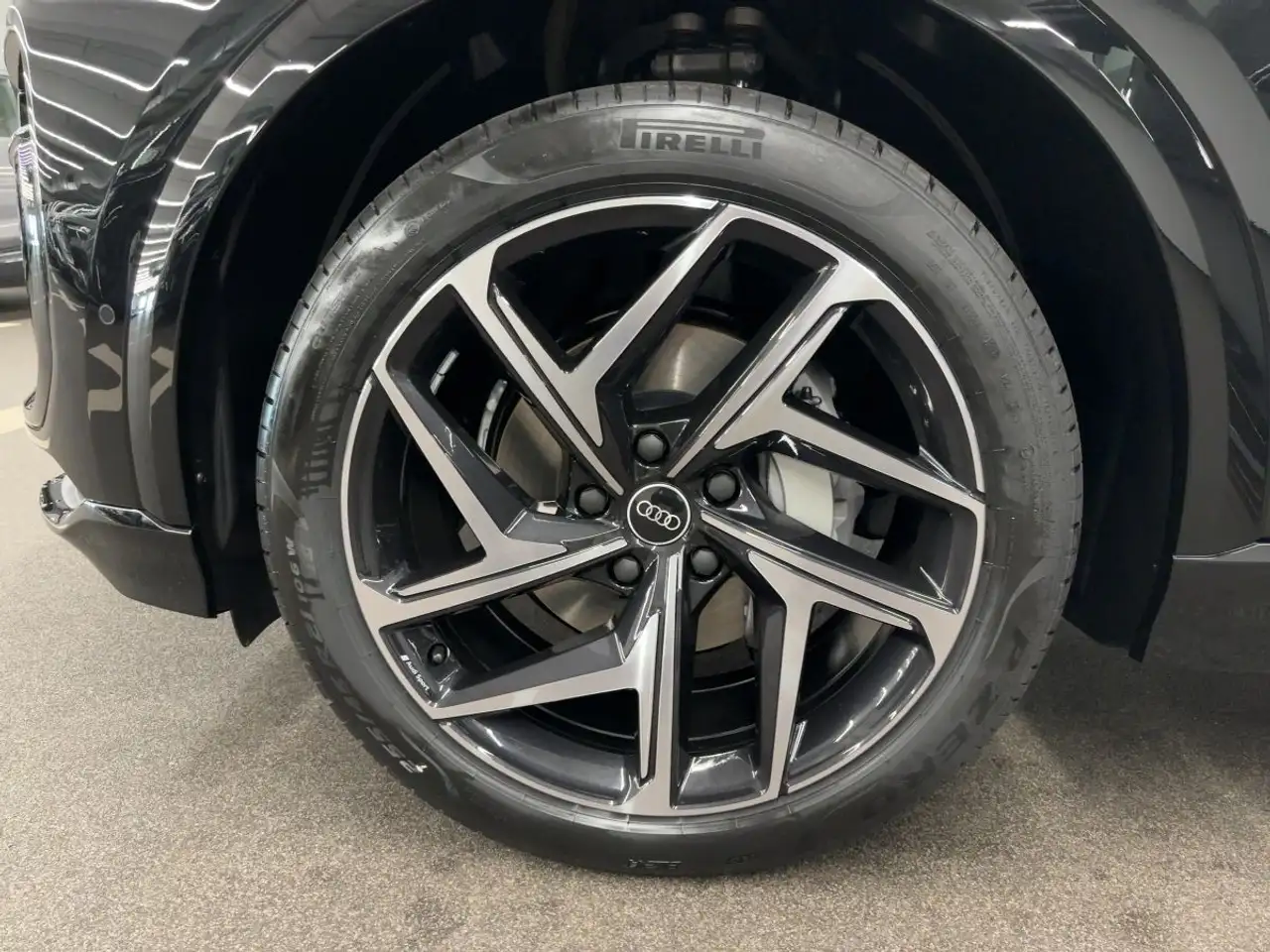 Audi Q6 15