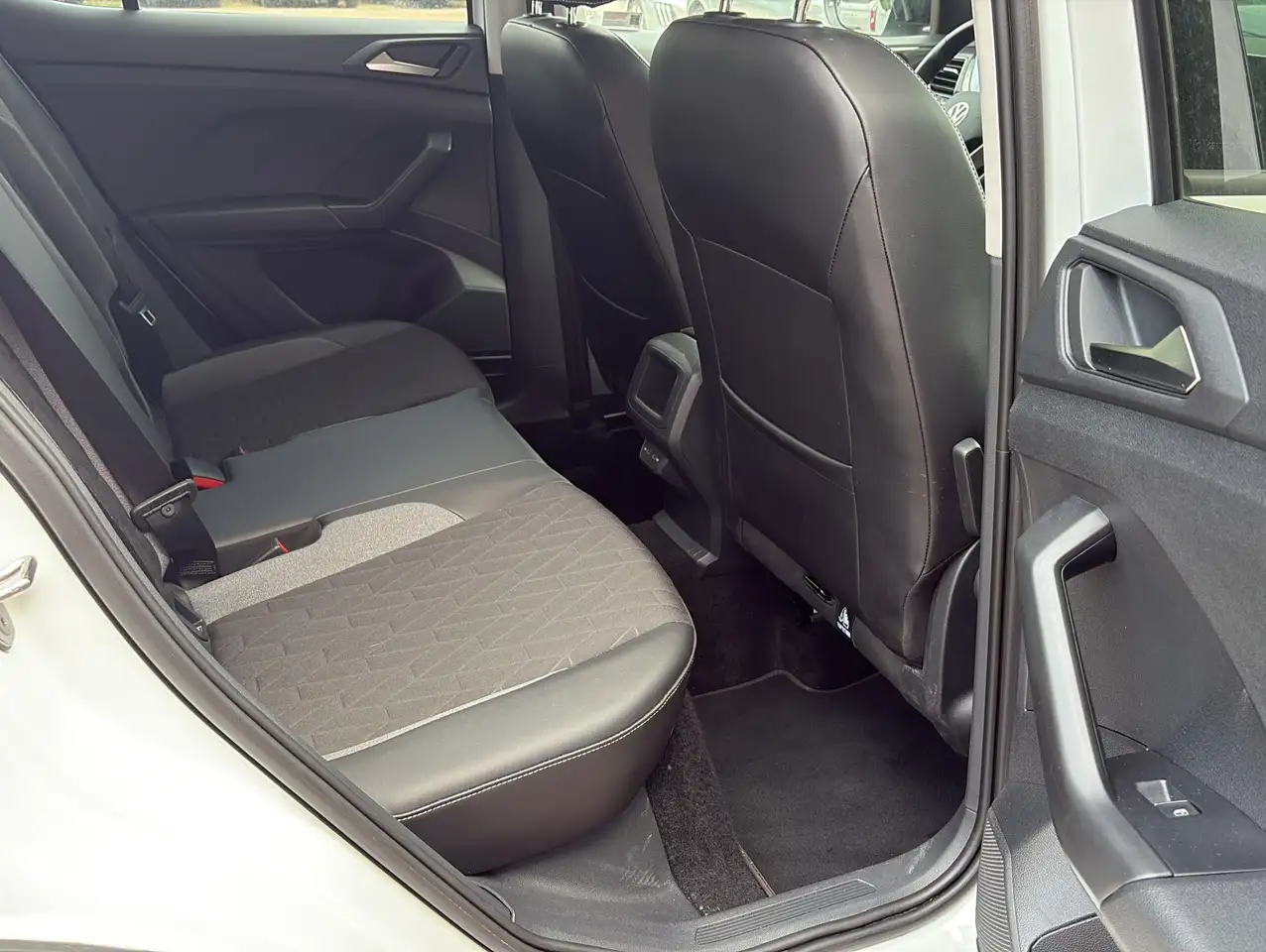 Volkswagen T-Cross 11