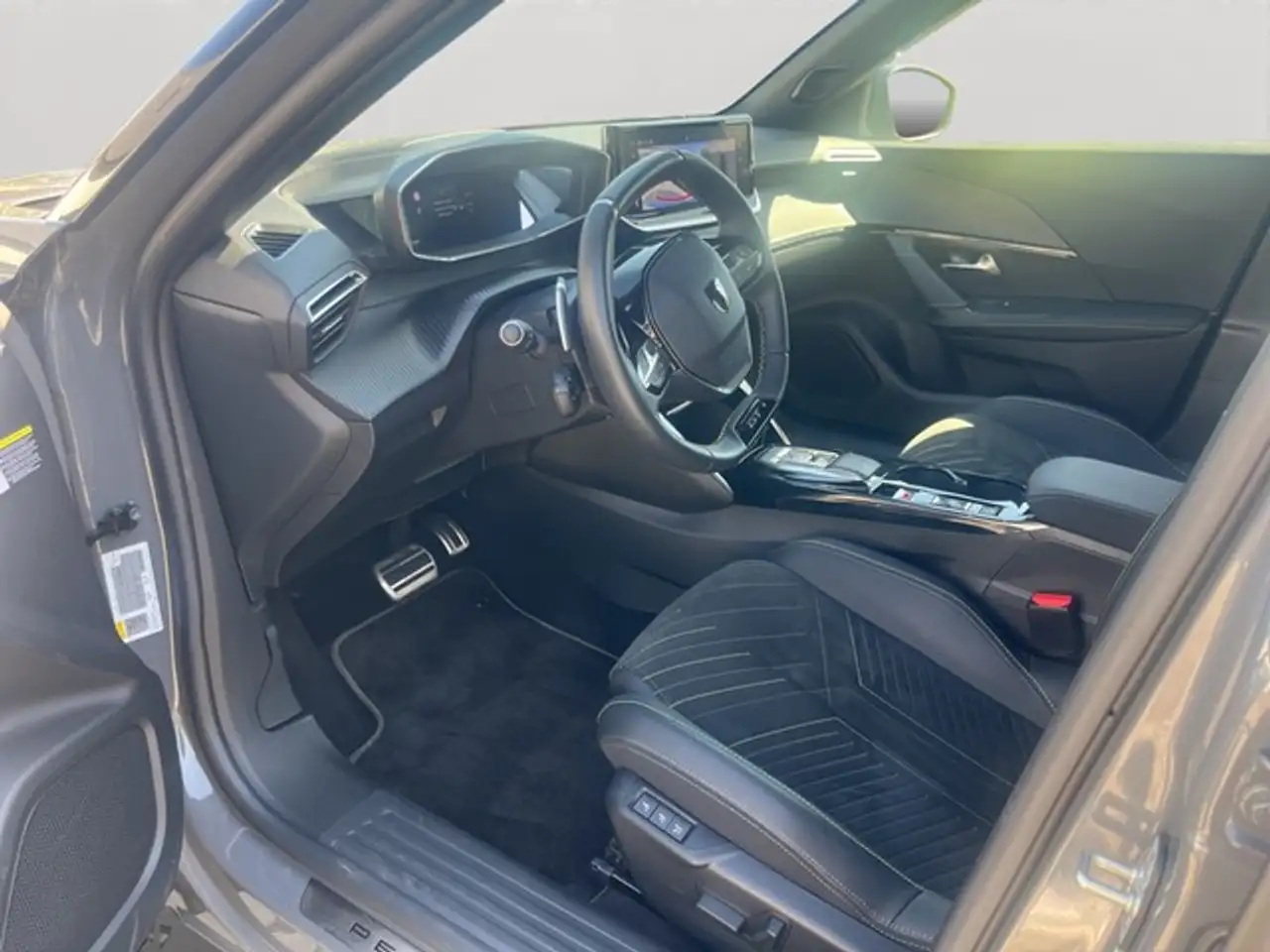 Peugeot 2008 8