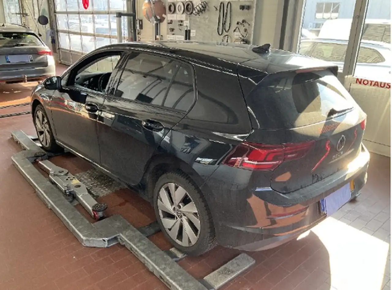 Volkswagen Golf VIII 5