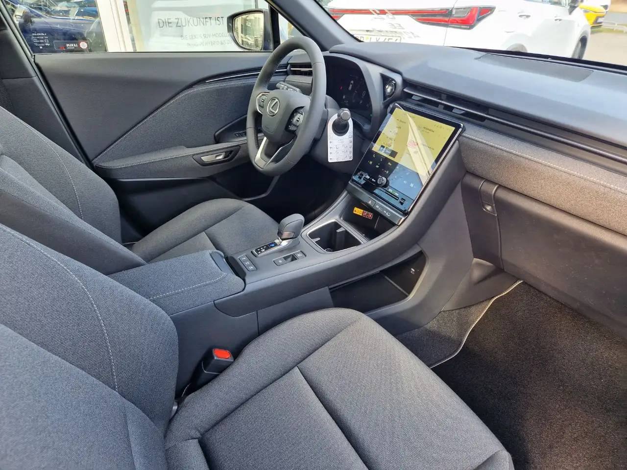 Lexus LBX 9