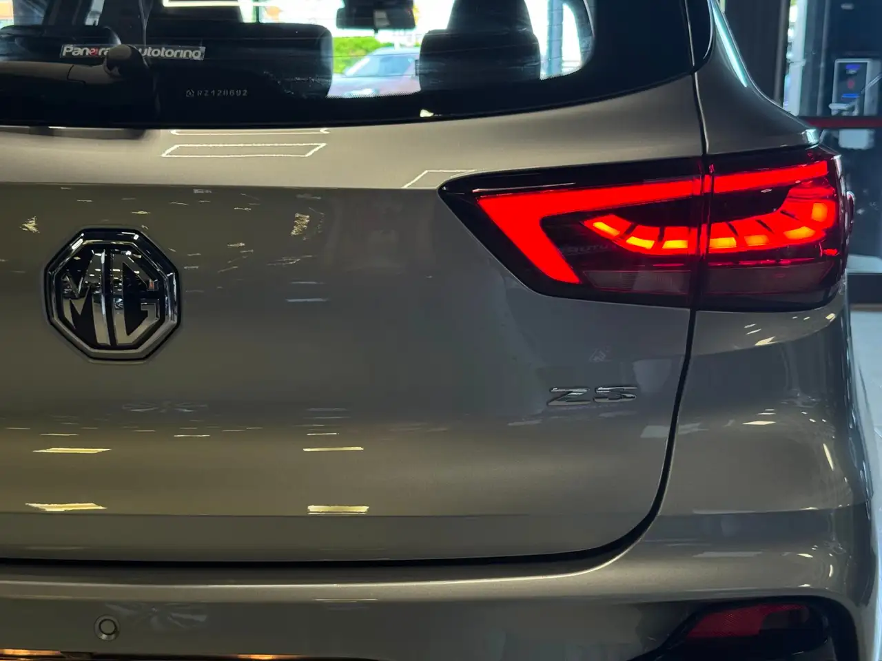 MG ZS ZS 8