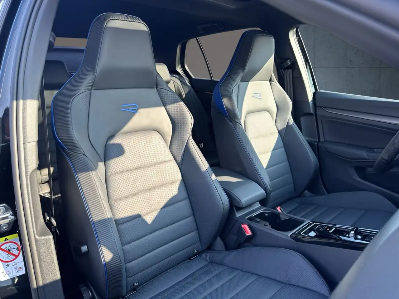 Volkswagen Golf 16