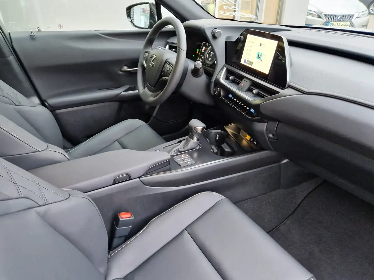 Lexus UX 8