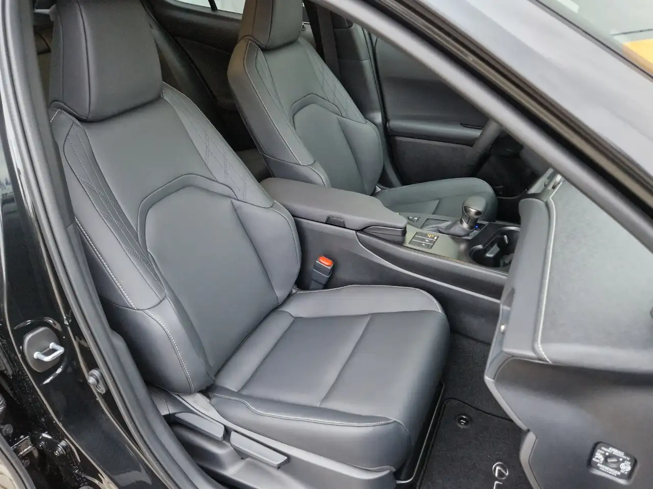 Lexus UX 9