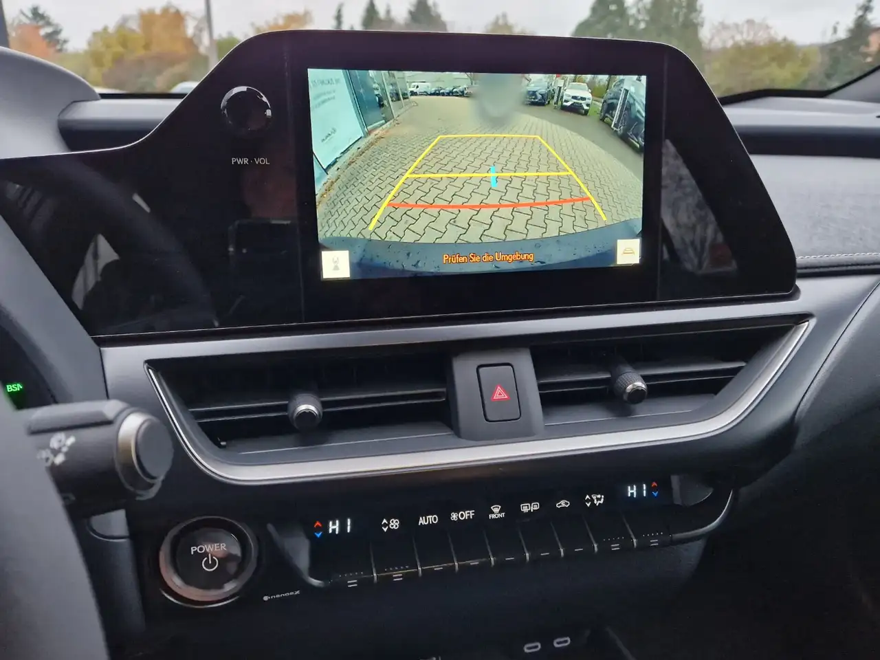 Lexus UX 12