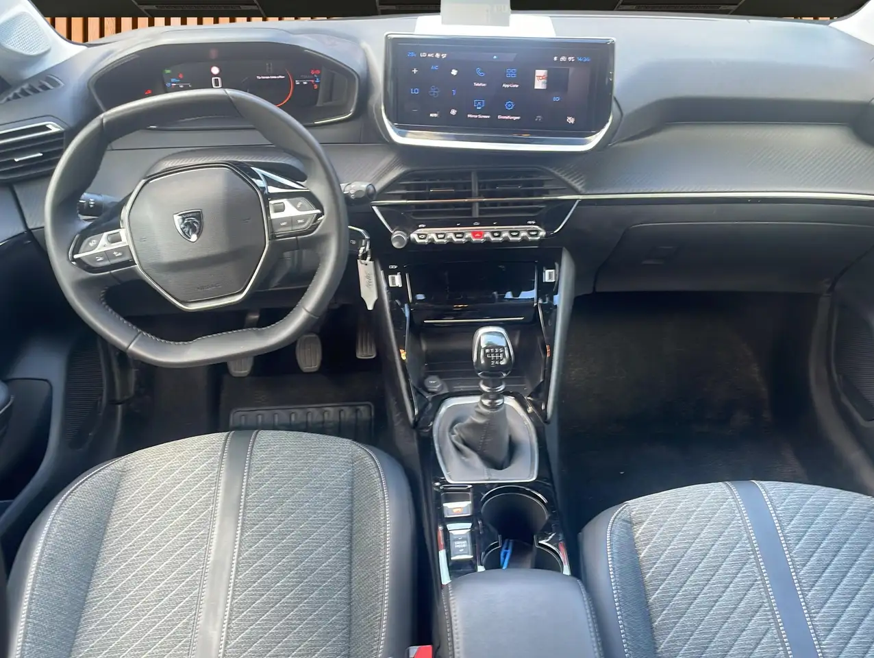 Peugeot 208 7