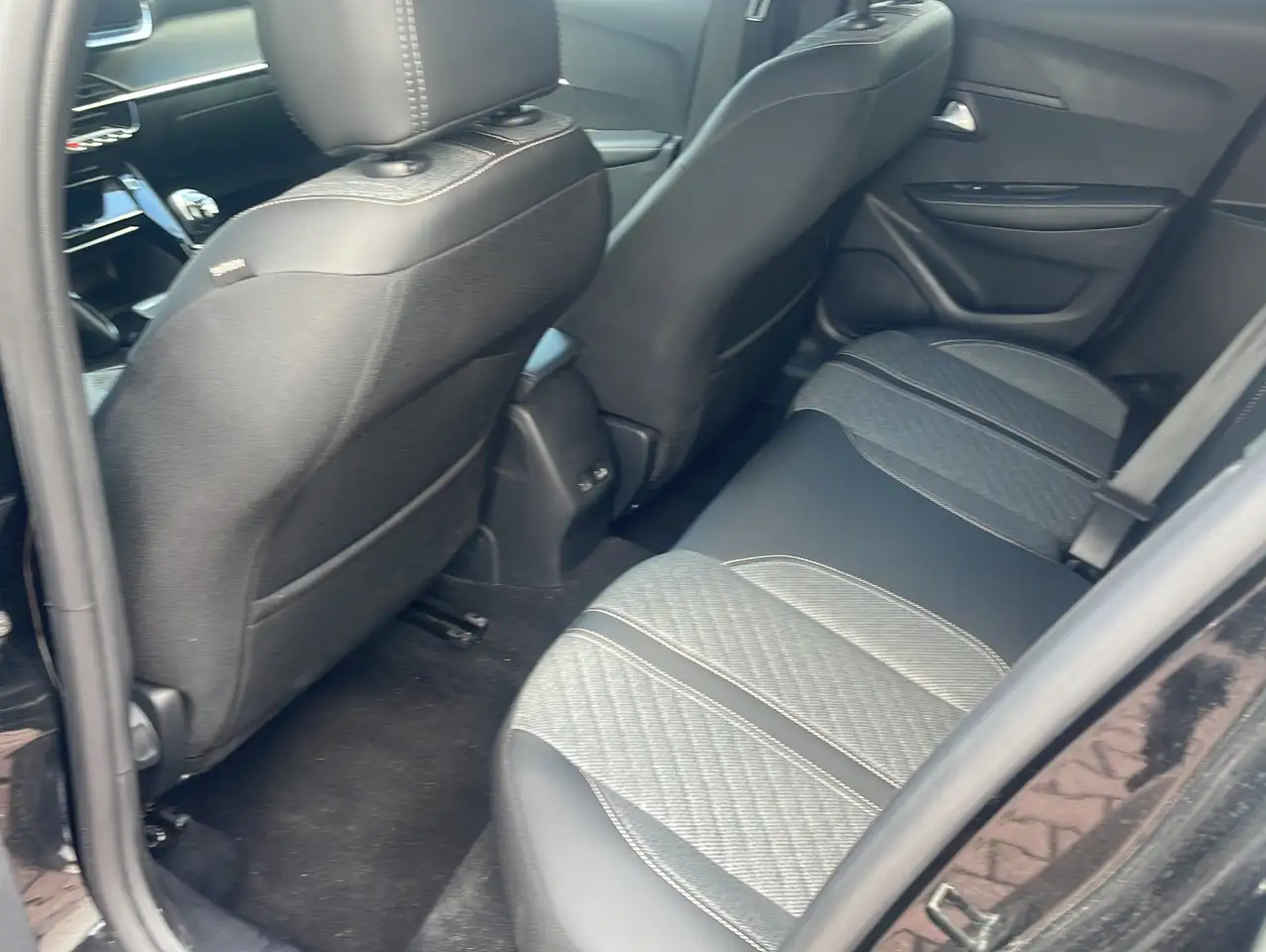 Peugeot 208 11