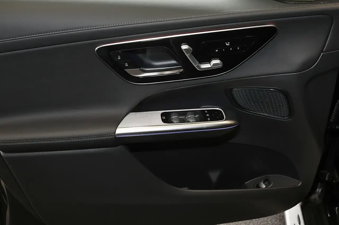 Mercedes-Benz GLC 220 11
