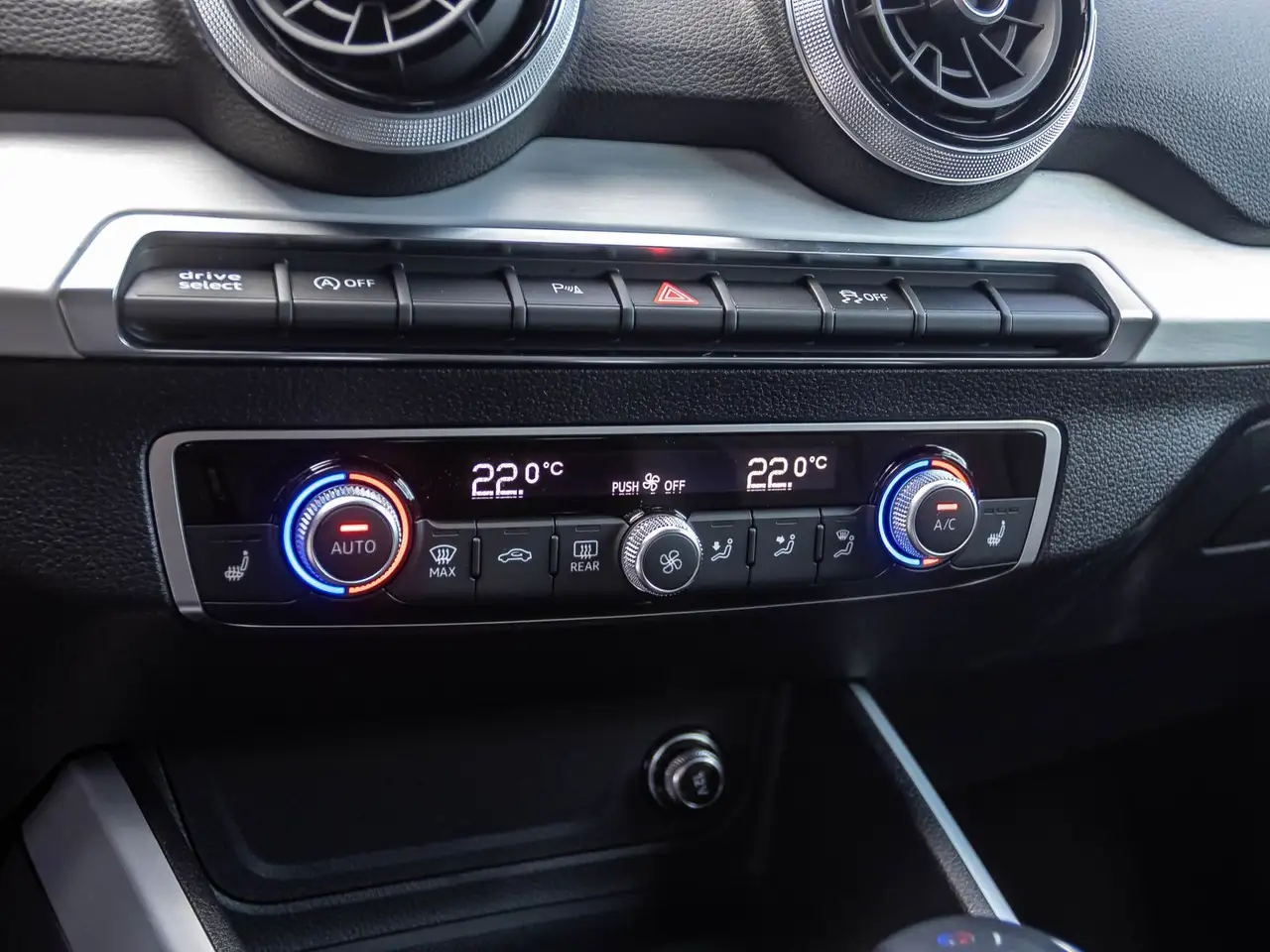 Audi Q2 14