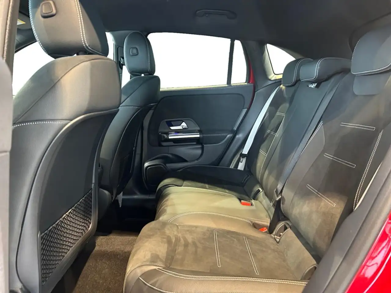Mercedes-Benz GLA 200 11