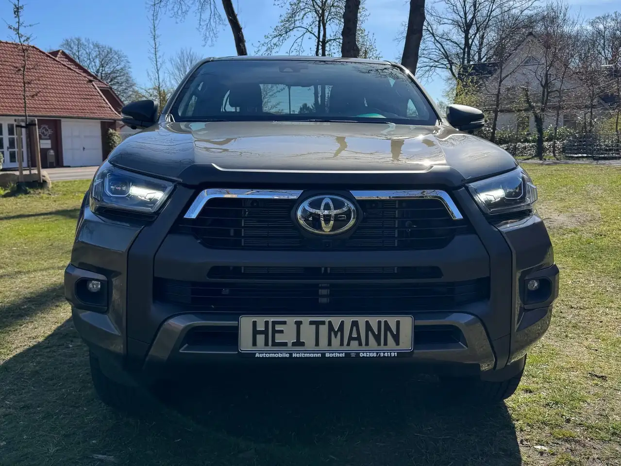 Toyota Hilux 2