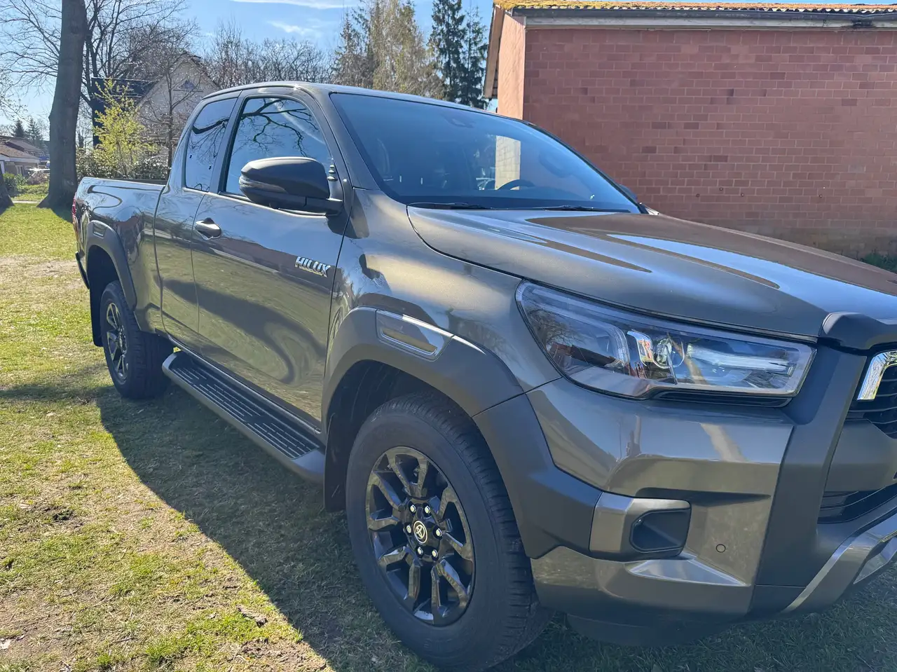 Toyota Hilux 5