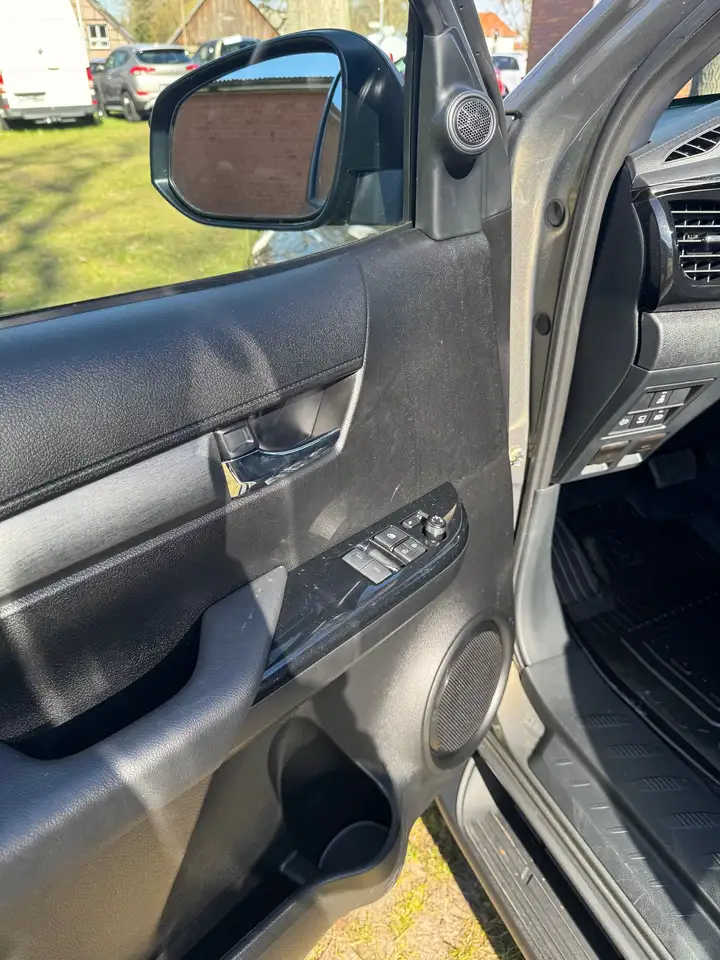 Toyota Hilux 11