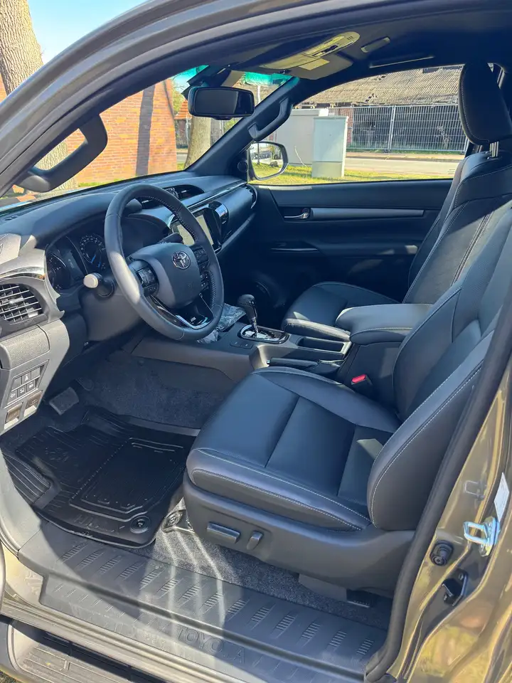 Toyota Hilux 12