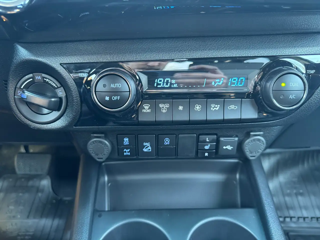Toyota Hilux 16