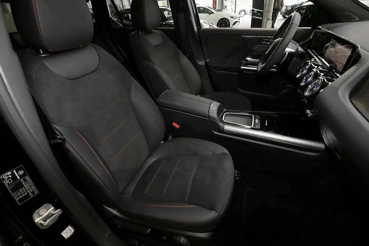 Mercedes-Benz GLA 200 4