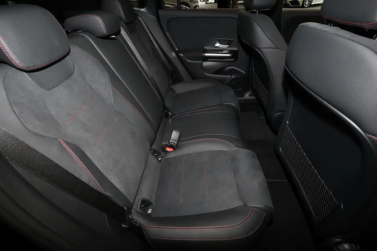 Mercedes-Benz GLA 200 6