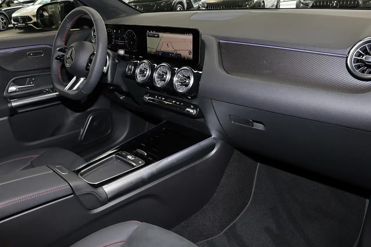 Mercedes-Benz GLA 200 8