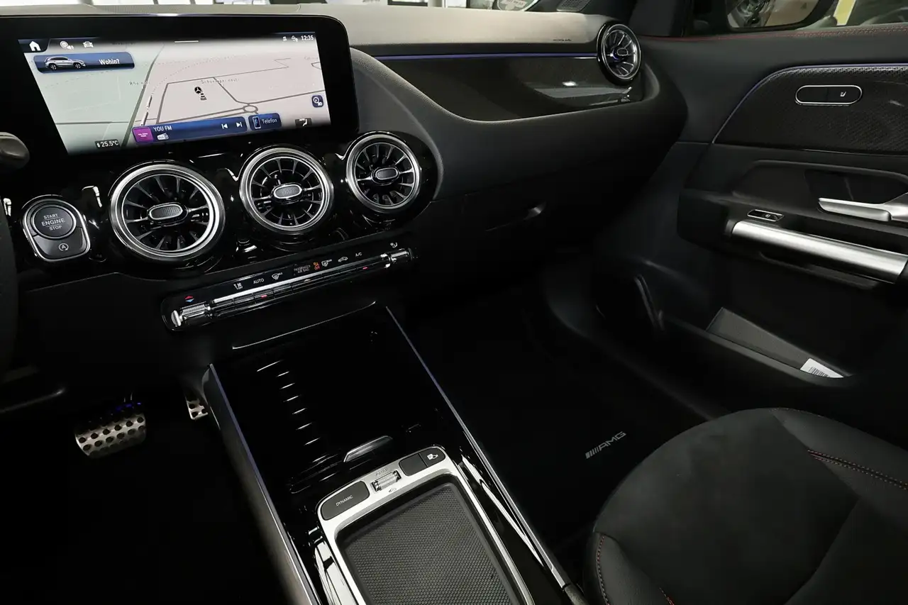 Mercedes-Benz GLA 200 10