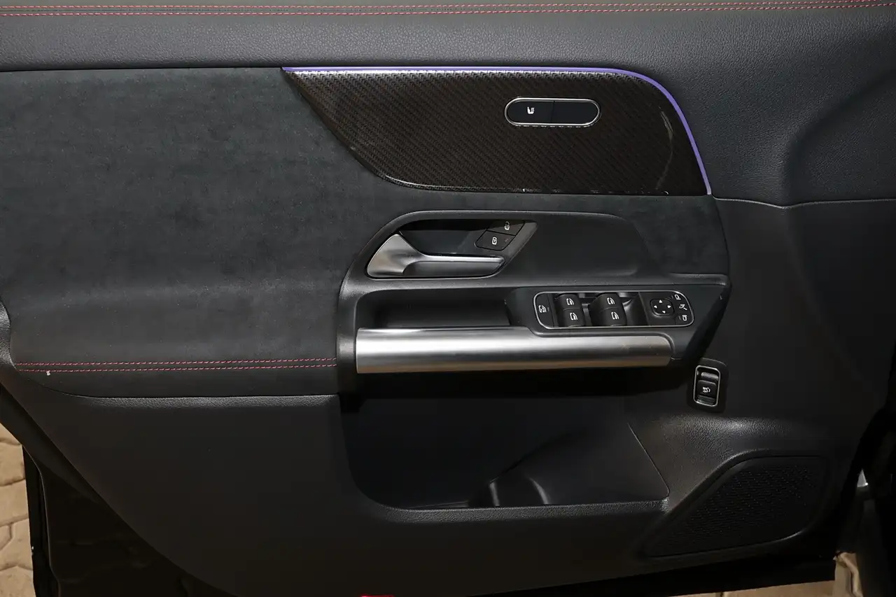Mercedes-Benz GLA 200 12