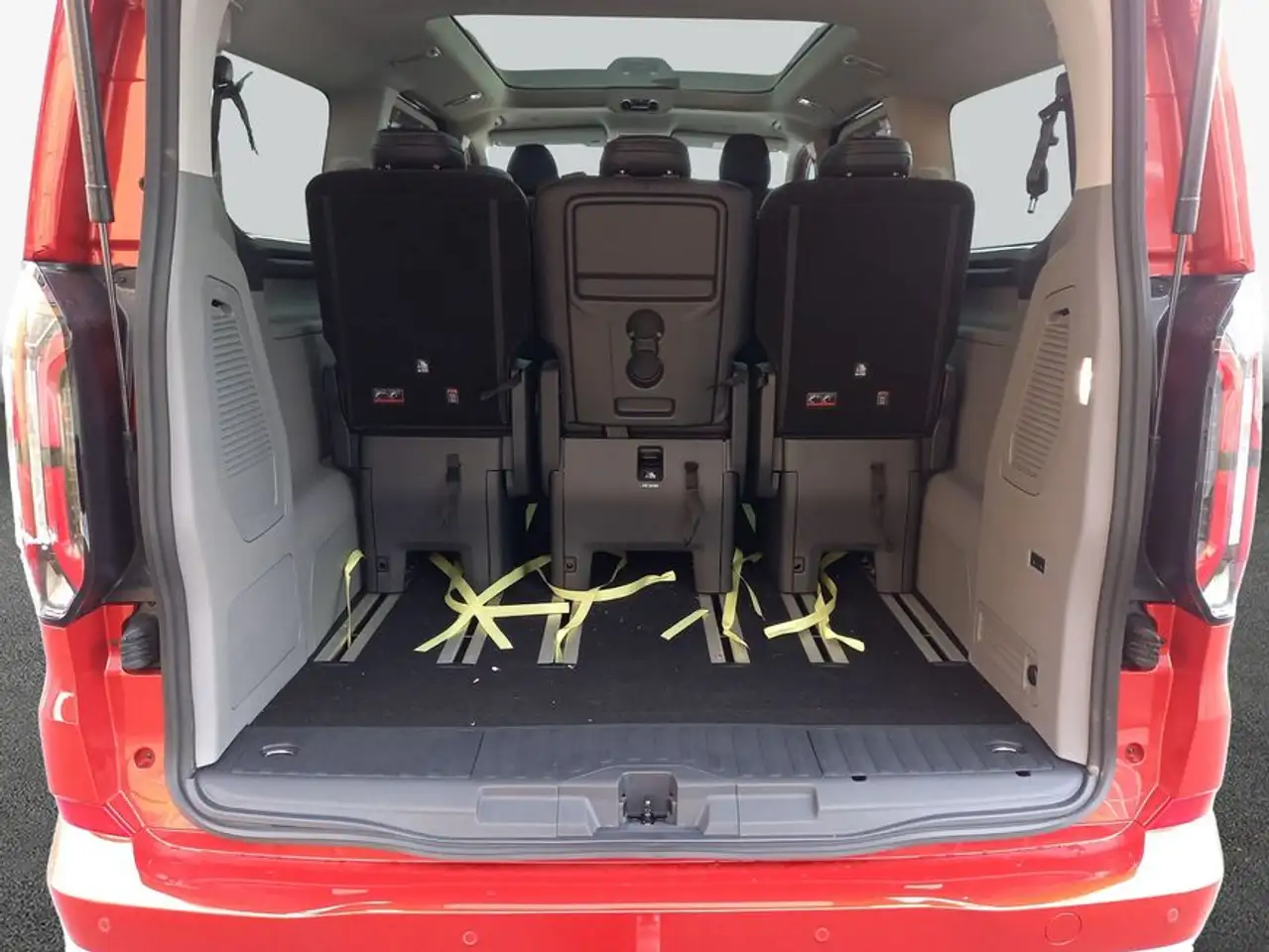 Ford Tourneo 8