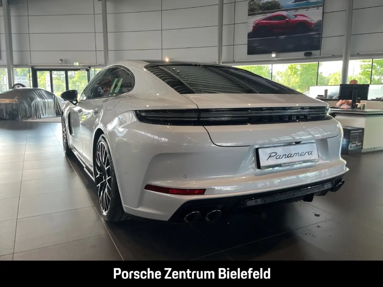Porsche Panamera 4 8