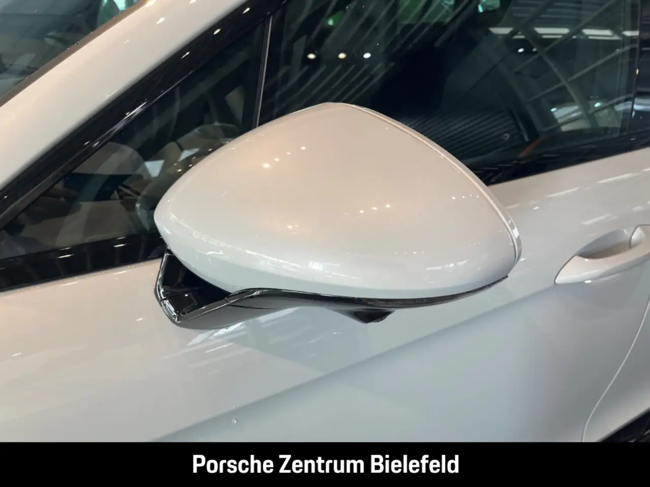 Porsche Panamera 4 11